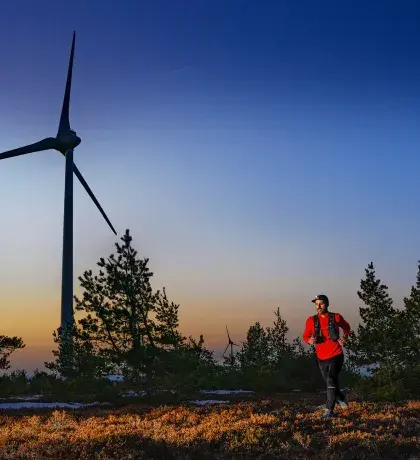 Joggeur et éolienne