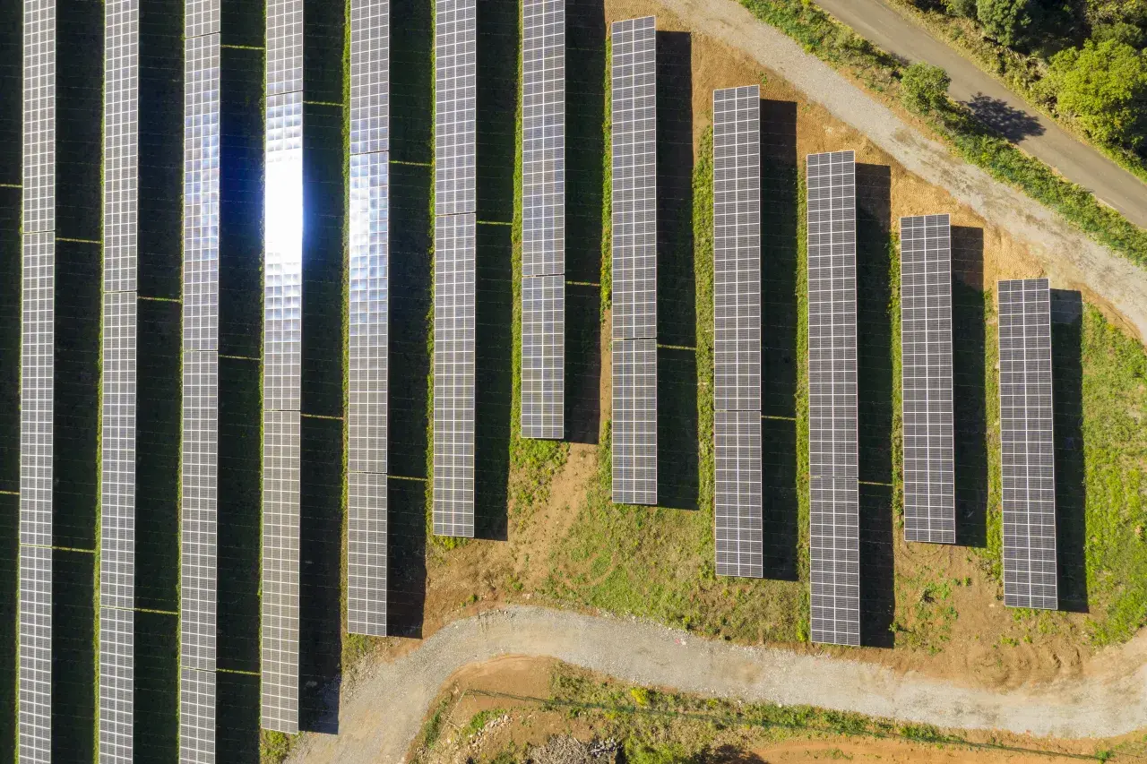 Parc solaire vue du ciel en France