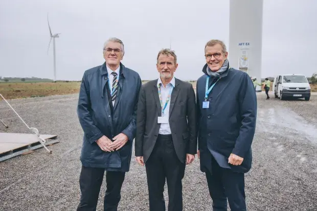 Photo de personnalité lors de l'inauguration du parc éolien de Helfaut