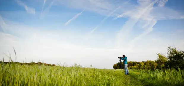 Personne observant la nature