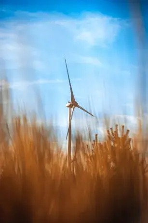 Eolienne, ciel bleu