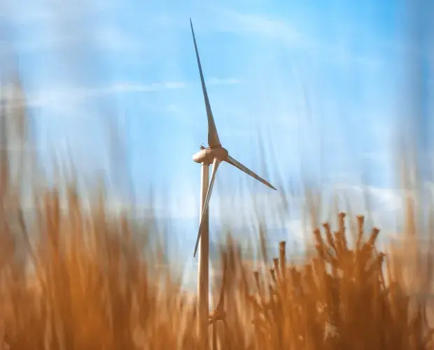 Eolienne, ciel bleu